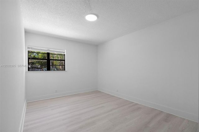 2475 NE 137th St, North Miami Beach, FL 33181