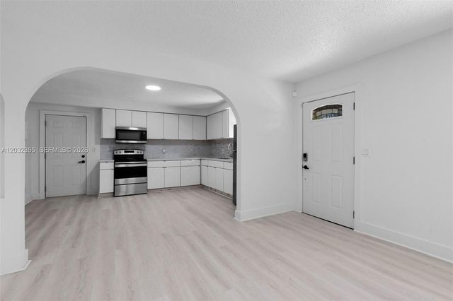 2475 NE 137th St, North Miami Beach, FL 33181