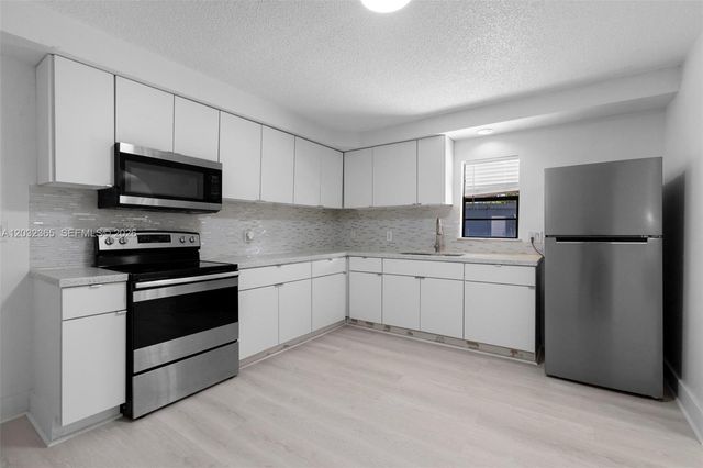 2475 NE 137th St, North Miami Beach, FL 33181