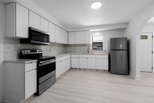 2475 NE 137th St, North Miami Beach, FL 33181