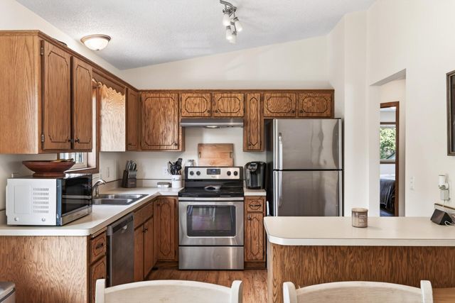 6237 Kalenda Lane NE, Albertville, MN 55301