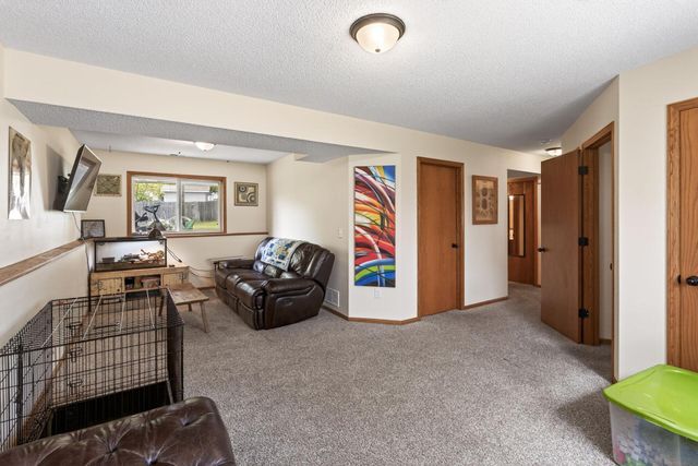 6237 Kalenda Lane NE, Albertville, MN 55301