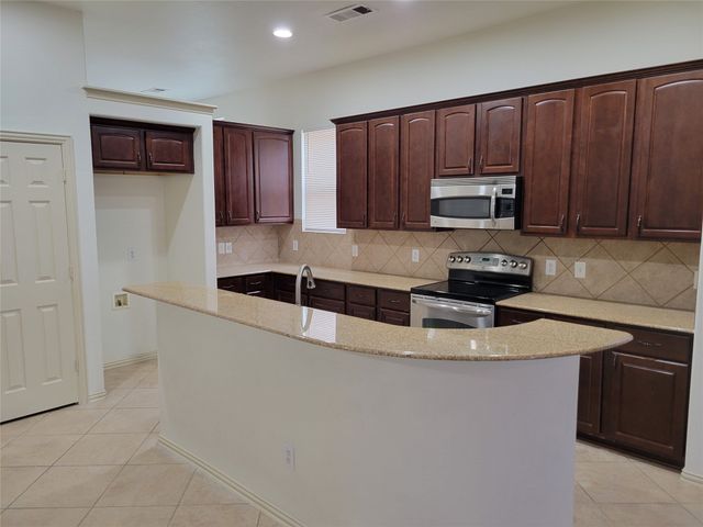 508 Hummingbird Drive, Little Elm, TX 75068