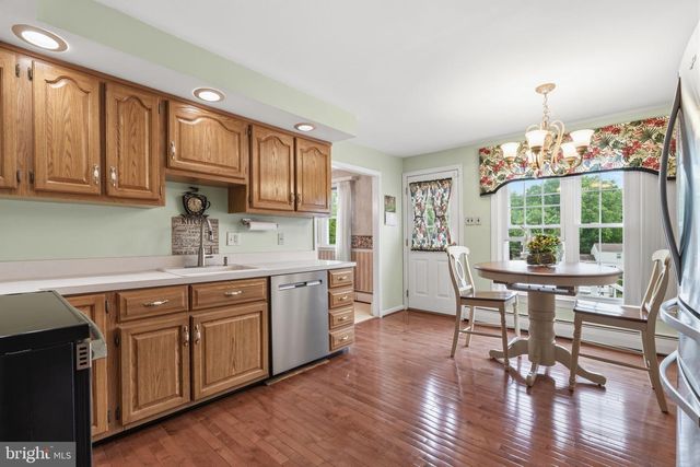 64 WINDMILL DR, Holland, PA 18966