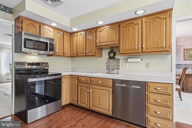 64 WINDMILL DR, Holland, PA 18966