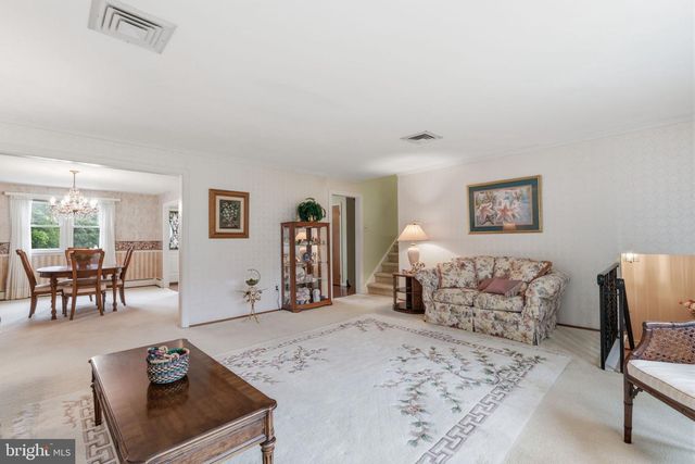64 WINDMILL DR, Holland, PA 18966