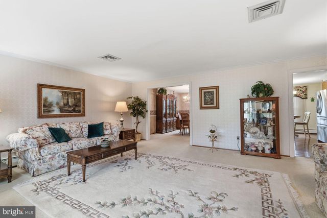 64 WINDMILL DR, Holland, PA 18966