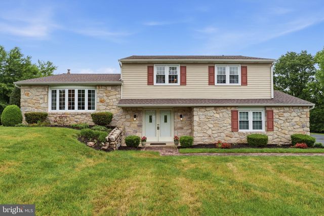 64 WINDMILL DR, Holland, PA 18966