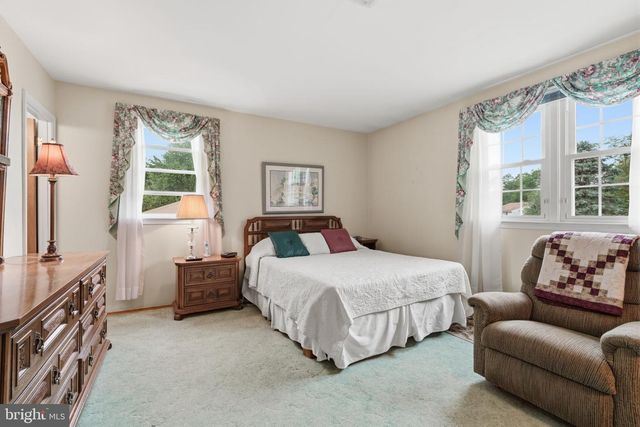 64 WINDMILL DR, Holland, PA 18966