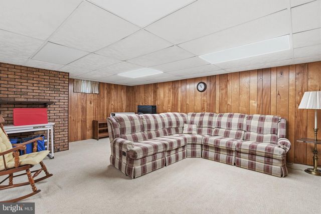 64 WINDMILL DR, Holland, PA 18966
