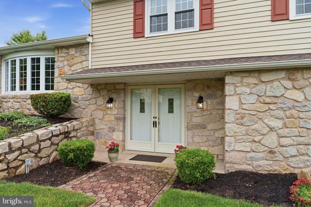 64 WINDMILL DR, Holland, PA 18966