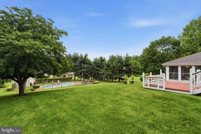 64 WINDMILL DR, Holland, PA 18966