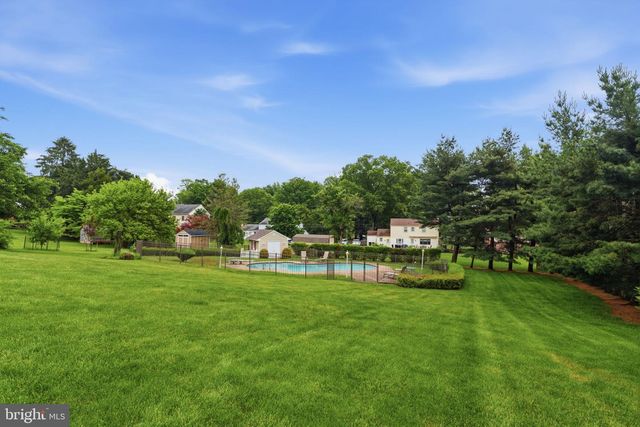64 WINDMILL DR, Holland, PA 18966