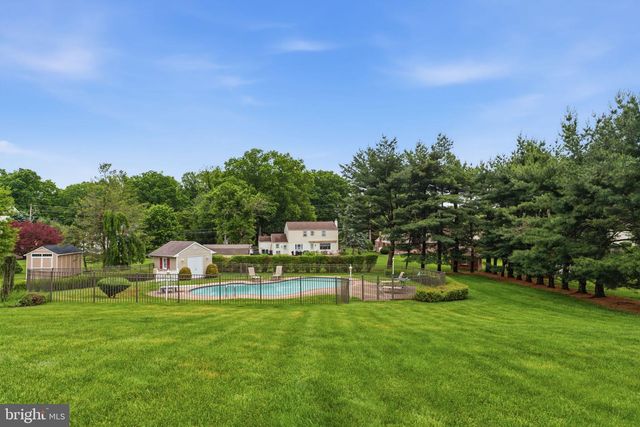 64 WINDMILL DR, Holland, PA 18966