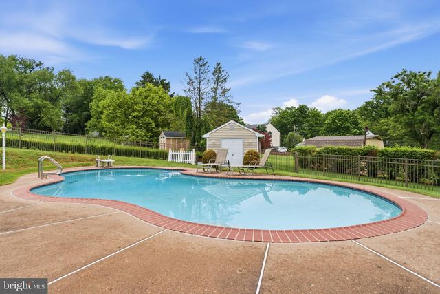 64 WINDMILL DR, Holland, PA 18966