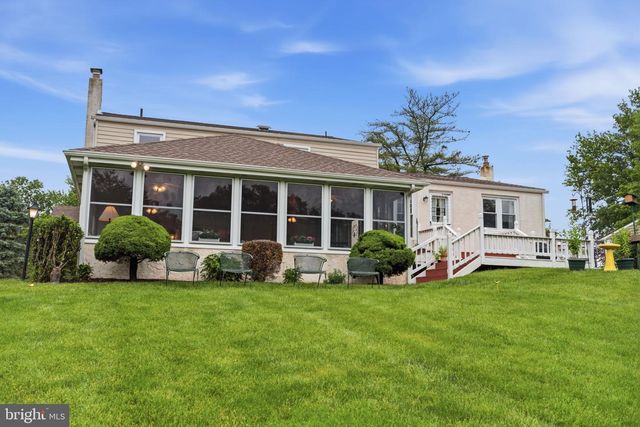 64 WINDMILL DR, Holland, PA 18966