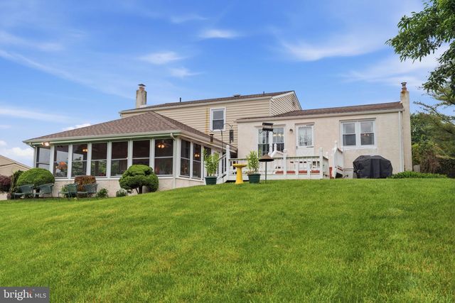 64 WINDMILL DR, Holland, PA 18966