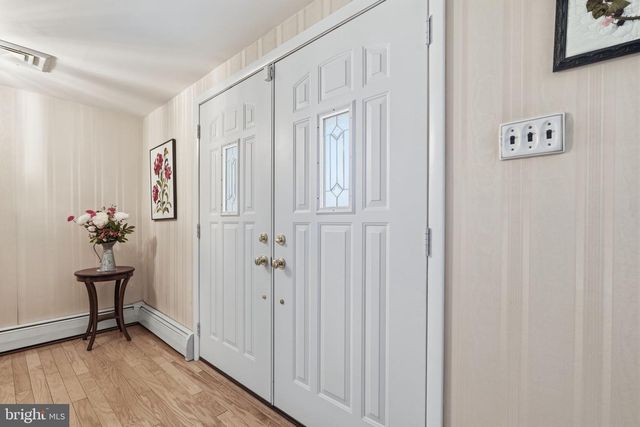 64 WINDMILL DR, Holland, PA 18966