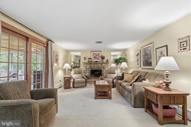 64 WINDMILL DR, Holland, PA 18966