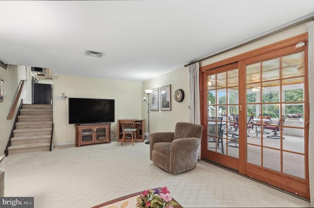 64 WINDMILL DR, Holland, PA 18966