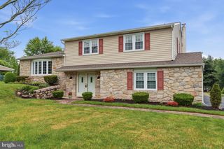 64 WINDMILL DR, Holland, PA 18966