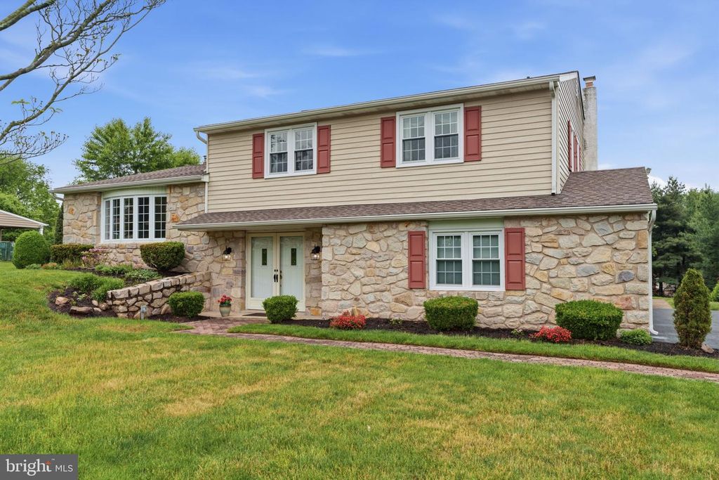64 WINDMILL DR, Holland, PA 18966