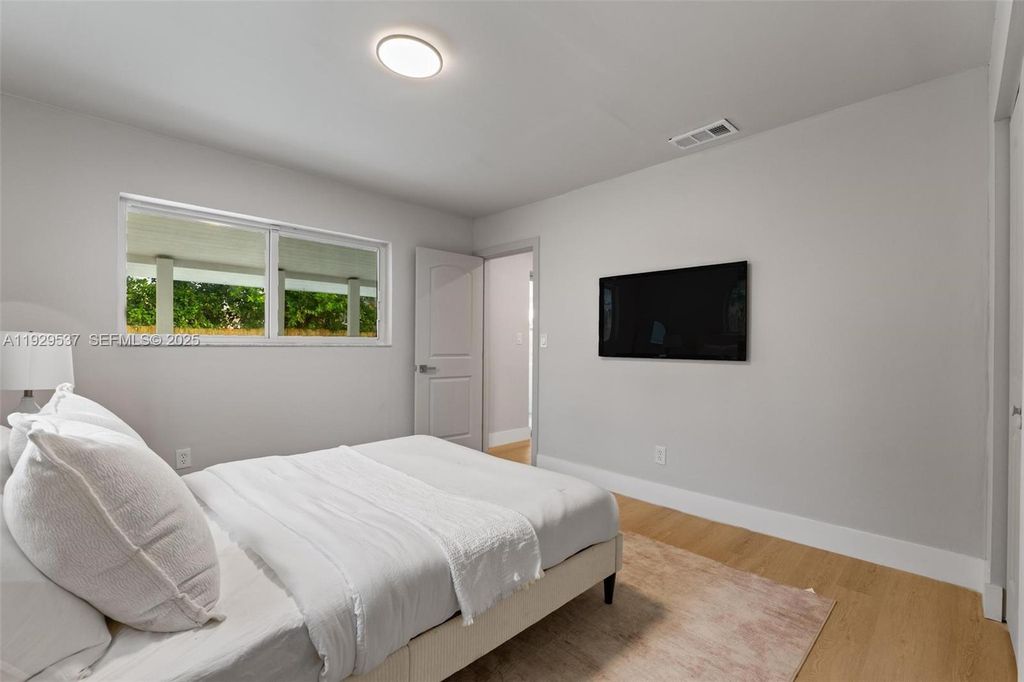 Image 15 of property listing at 1431 NE 117TH ST, Miami, FL 33161