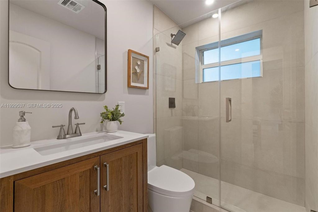 Image 19 of property listing at 1431 NE 117TH ST, Miami, FL 33161