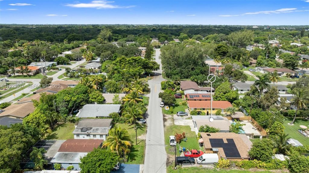 Image 25 of property listing at 1431 NE 117TH ST, Miami, FL 33161