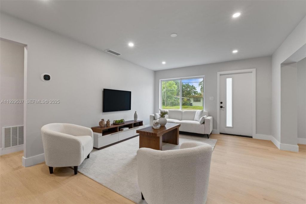 Image 4 of property listing at 1431 NE 117TH ST, Miami, FL 33161