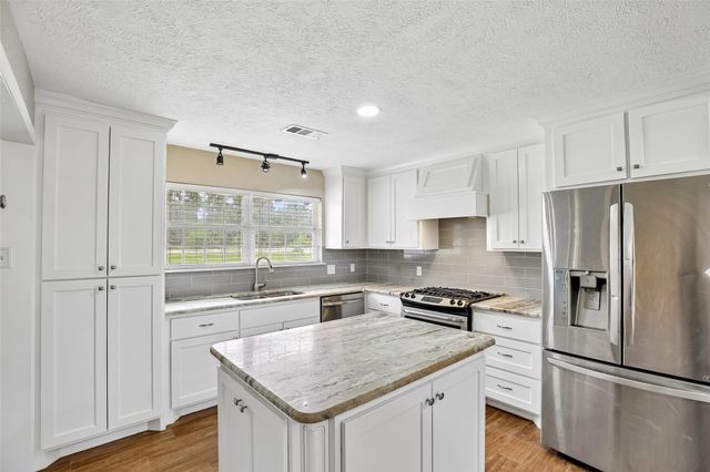 3519 Highway 146 S, Shoreacres, TX 77571