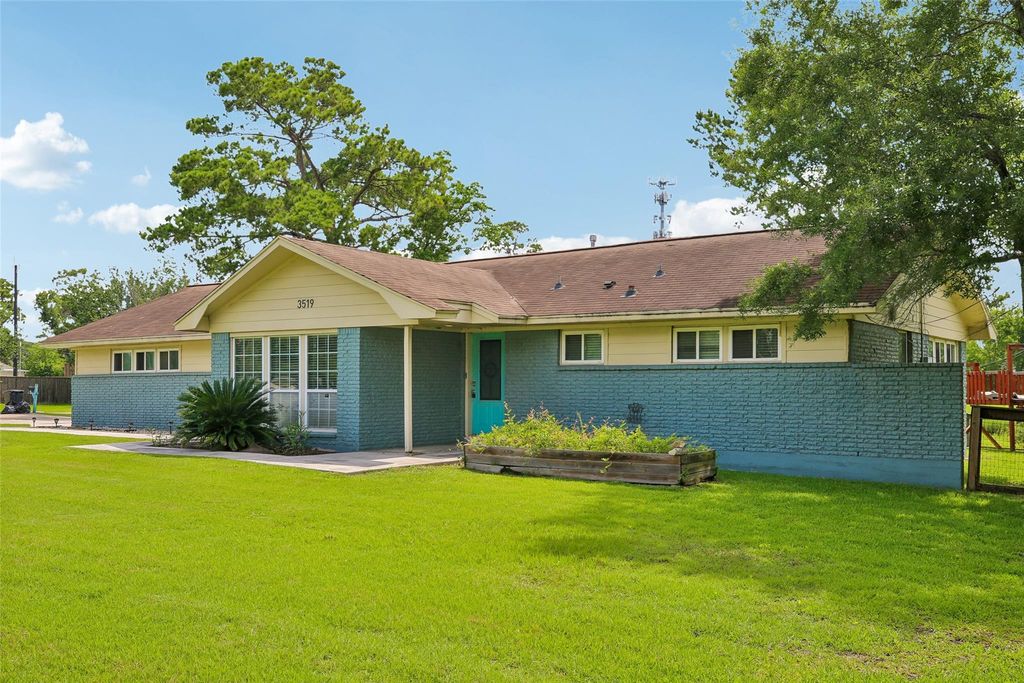 3519 Highway 146 S, Shoreacres, TX 77571
