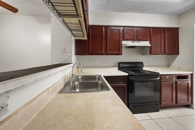 9415 Olde Towne Row, Dallas, TX 75227