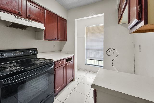 9415 Olde Towne Row, Dallas, TX 75227