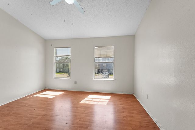 9415 Olde Towne Row, Dallas, TX 75227