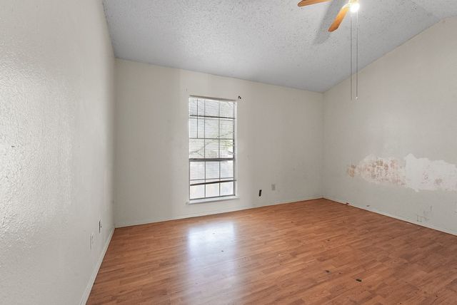 9415 Olde Towne Row, Dallas, TX 75227