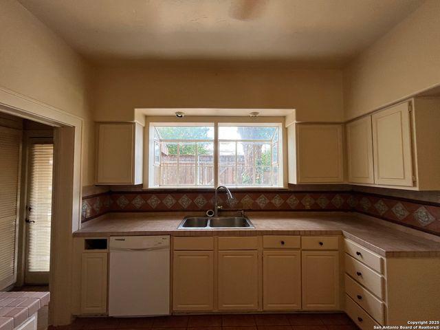 122 E Hollywood, San Antonio, TX 78212