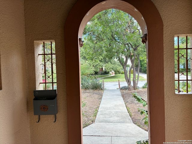 122 E Hollywood, San Antonio, TX 78212