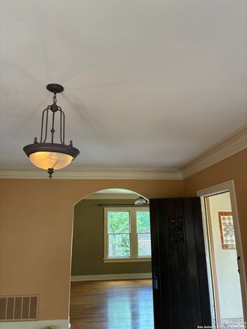 122 E Hollywood, San Antonio, TX 78212