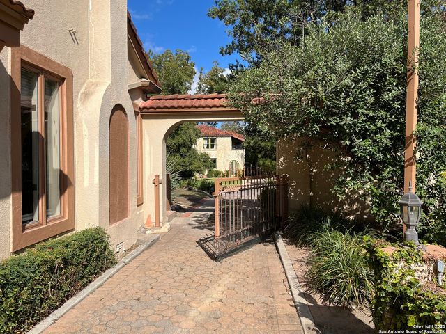 122 E Hollywood, San Antonio, TX 78212