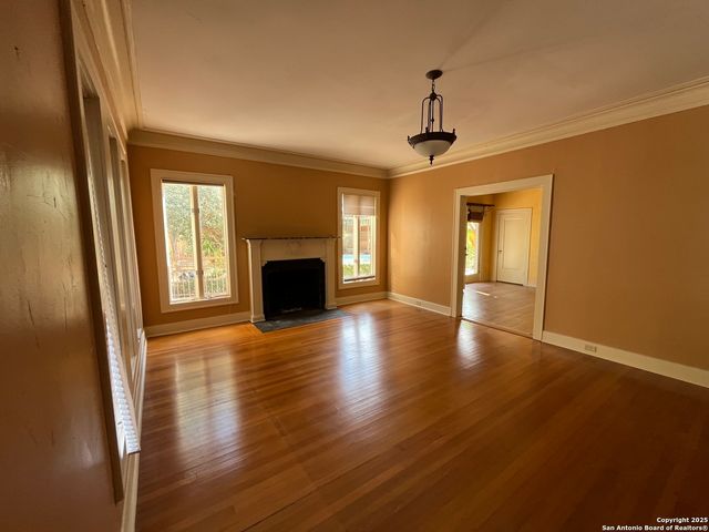 122 E Hollywood, San Antonio, TX 78212