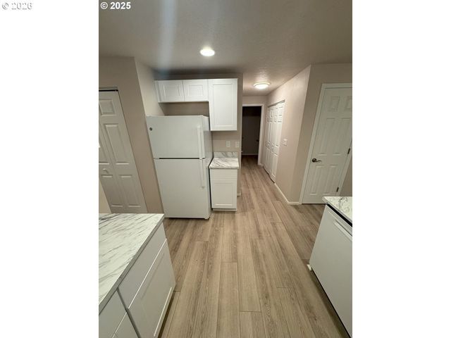 529 HELEN St, Eugene, OR 97404