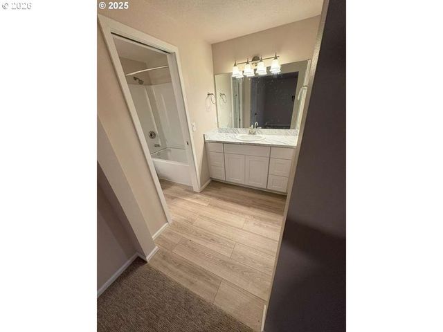 529 HELEN St, Eugene, OR 97404