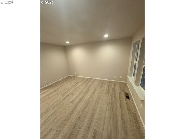 529 HELEN St, Eugene, OR 97404