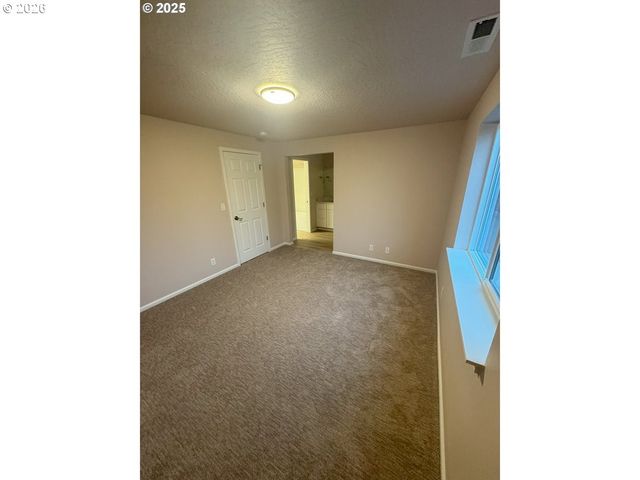 529 HELEN St, Eugene, OR 97404
