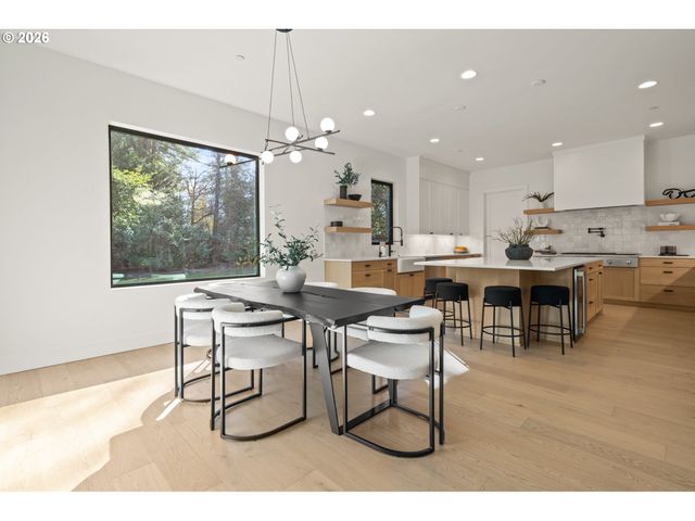 13733 KNAUS Rd, Lake Oswego, OR 97034