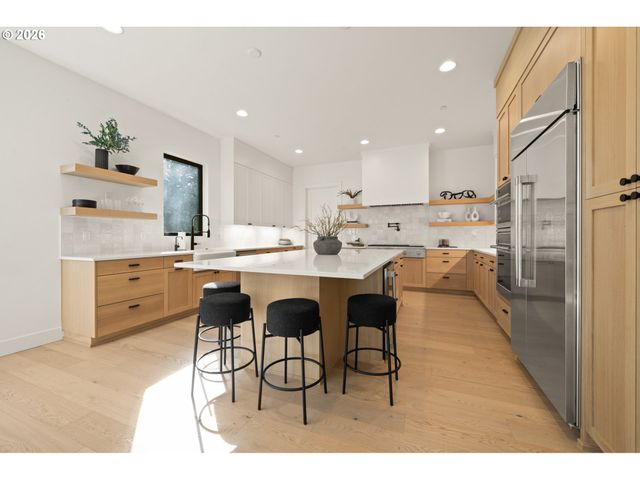 13733 KNAUS Rd, Lake Oswego, OR 97034