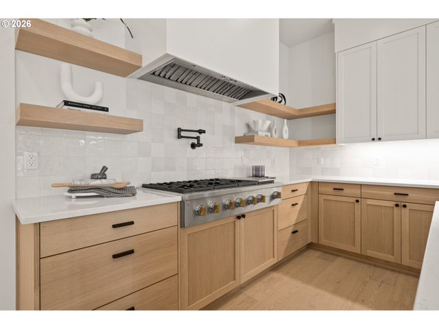 13733 KNAUS Rd, Lake Oswego, OR 97034