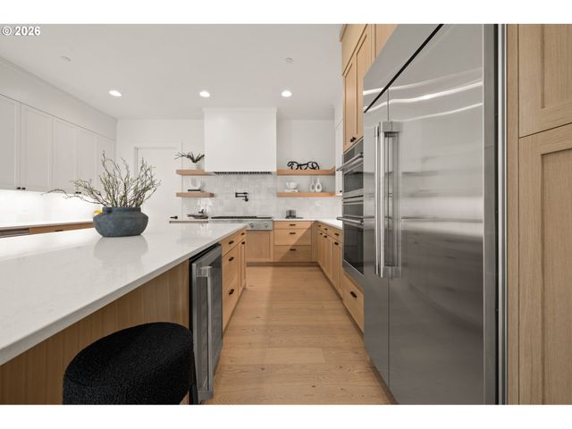 13733 KNAUS Rd, Lake Oswego, OR 97034