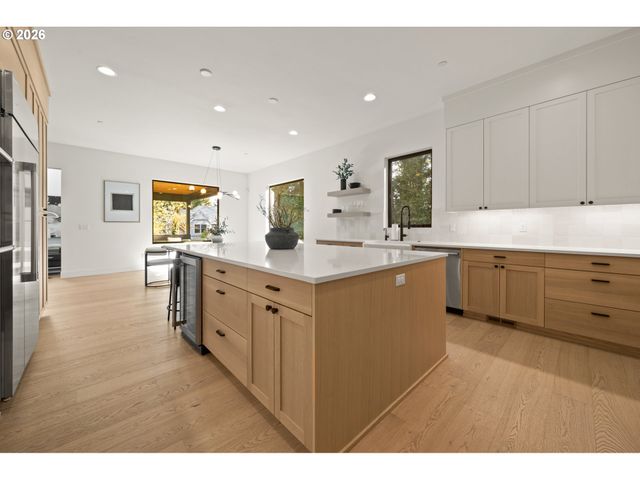 13733 KNAUS Rd, Lake Oswego, OR 97034